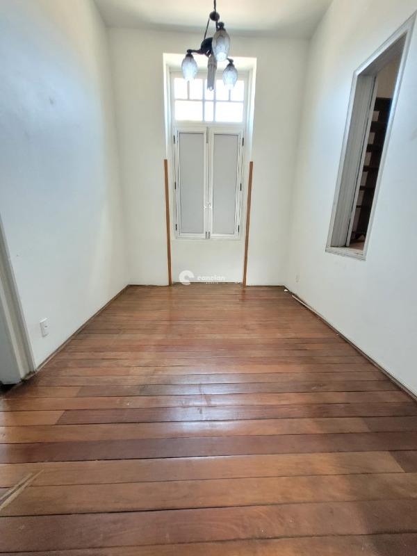 Prédio Comercial à venda no Centro: 