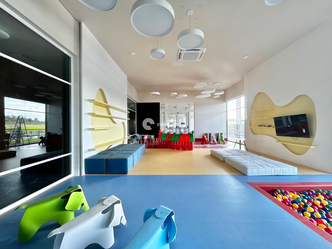 Terreno em condomínio à venda no Tomazetti: 