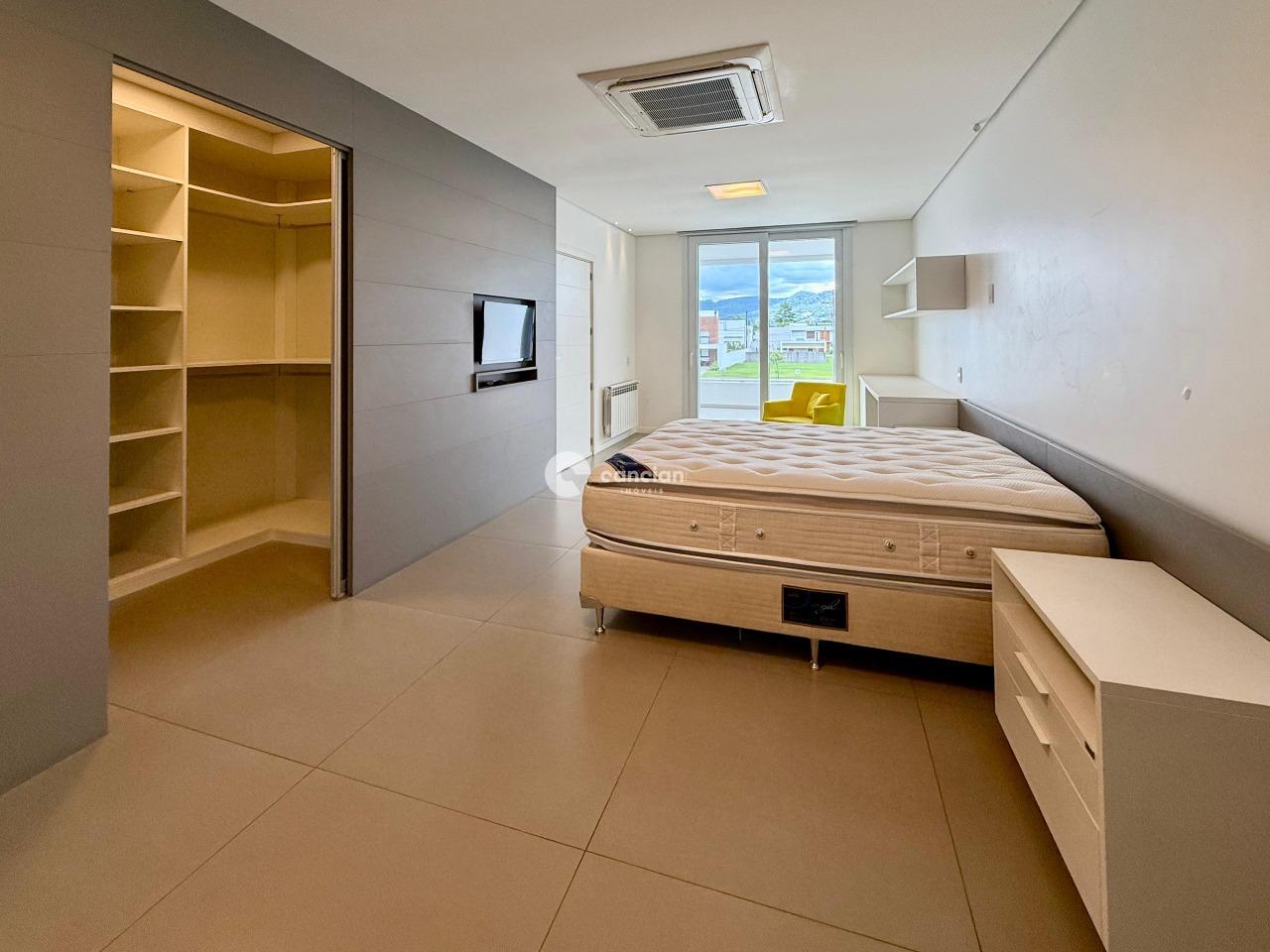 Casa de Condomínio à venda no Camobi: 