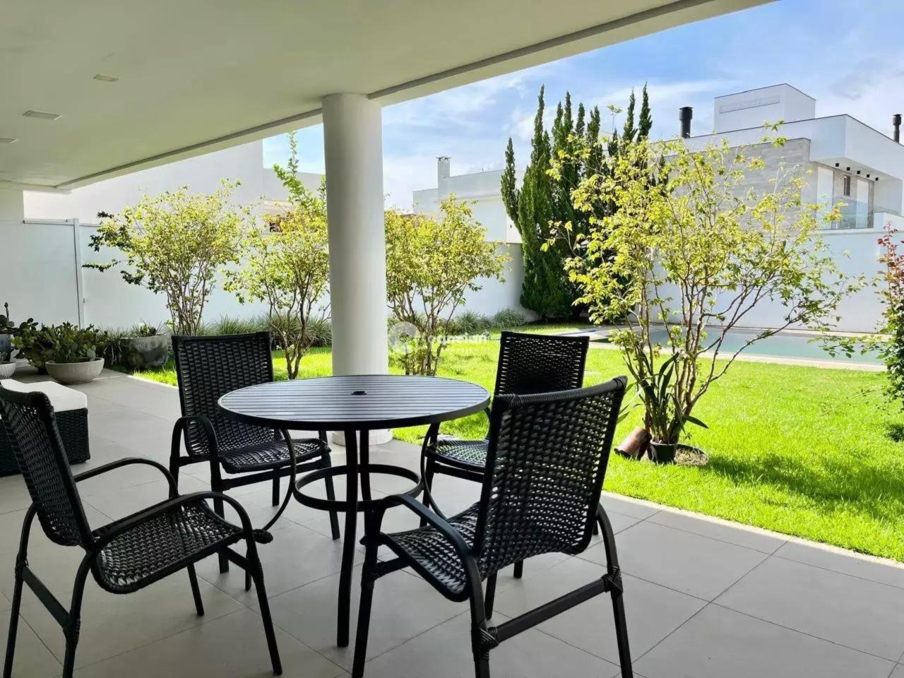 Casa de Condomínio à venda no Camobi: 