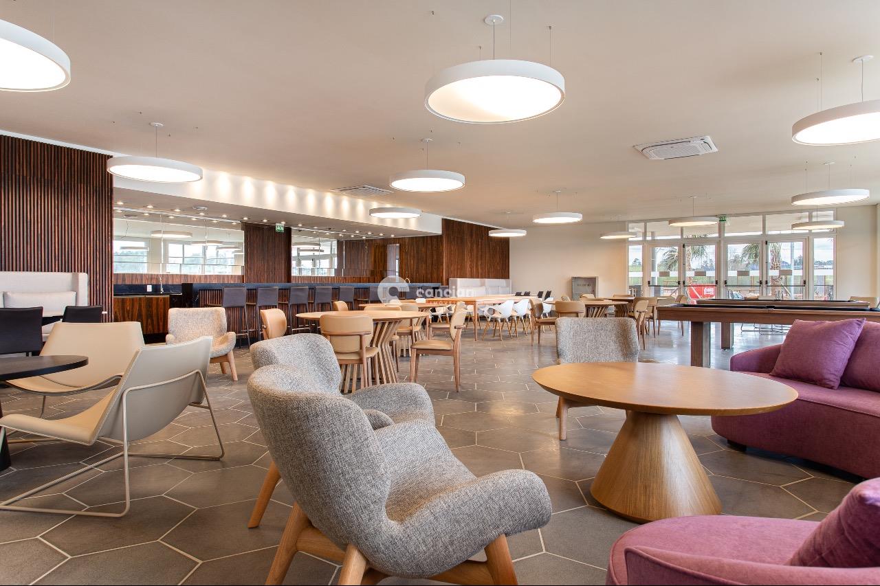 Casa de Condomínio à venda no Tomazetti: 