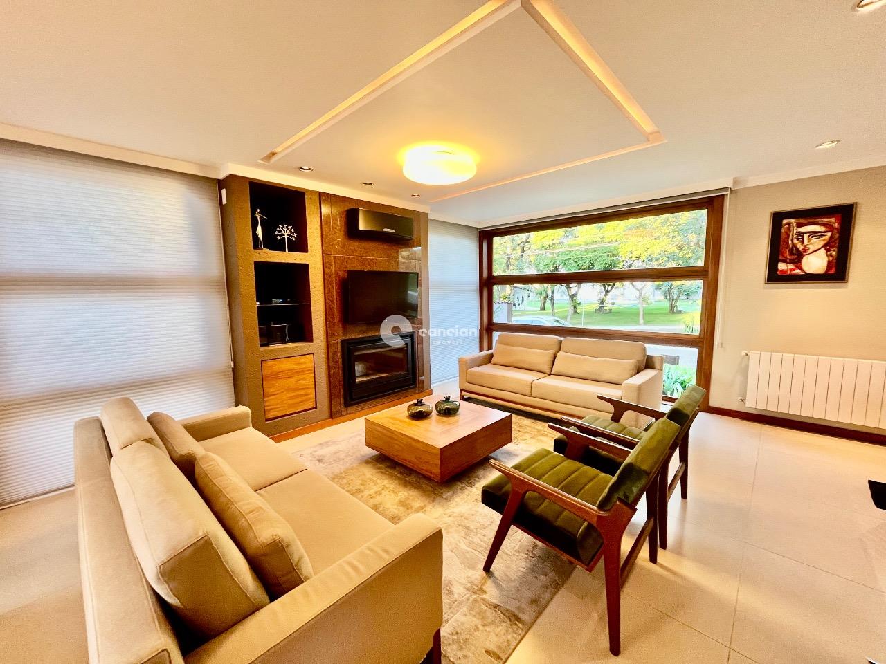 Casa de Condomínio à venda no Camobi: 