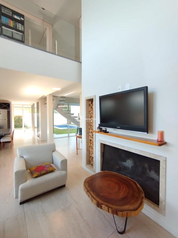 Casa de Condomínio à venda no Tomazetti: 