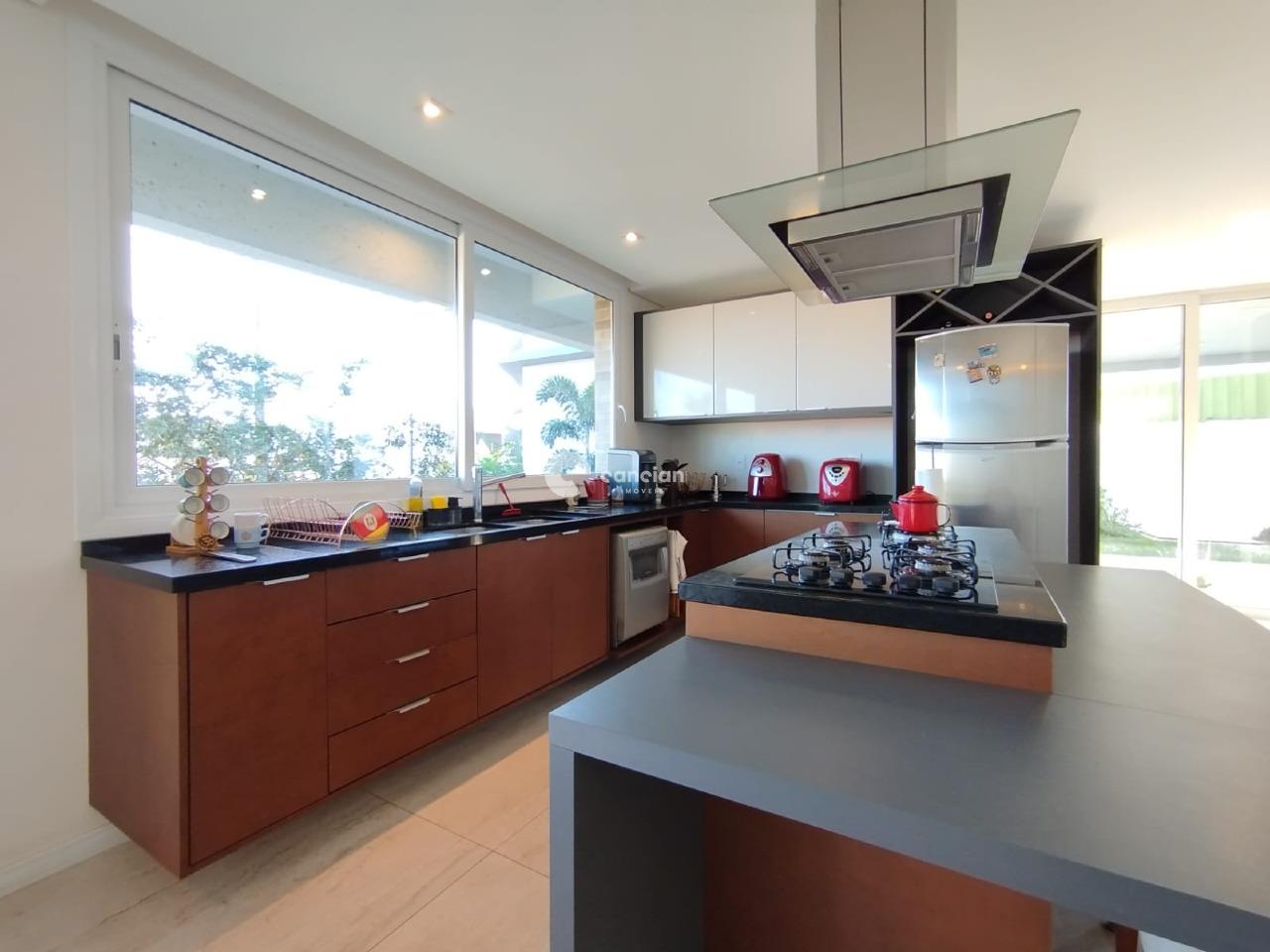 Casa de Condomínio à venda no Tomazetti: 