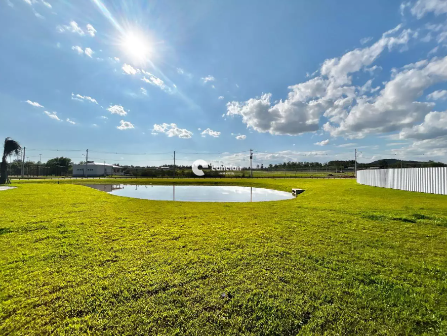 Terreno em condomínio à venda no Tomazetti: 