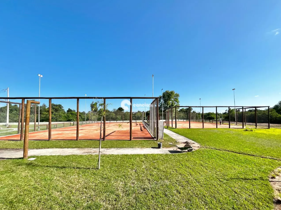 Terreno em condomínio à venda no Tomazetti: 