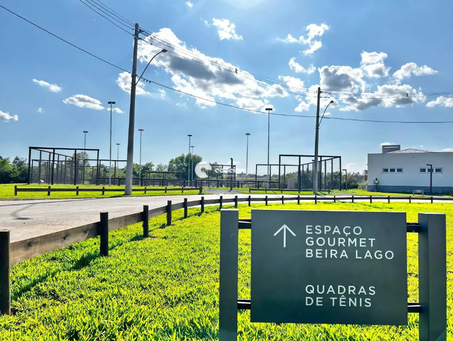 Terreno em condomínio à venda no Tomazetti: 