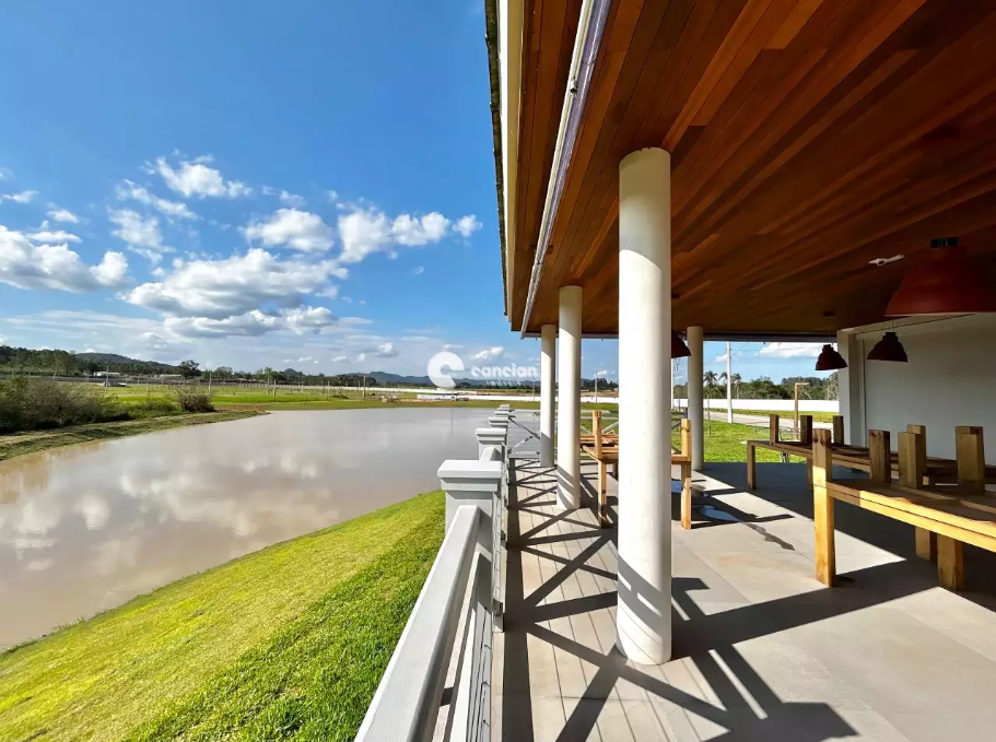 Terreno em condomínio à venda no Tomazetti: 