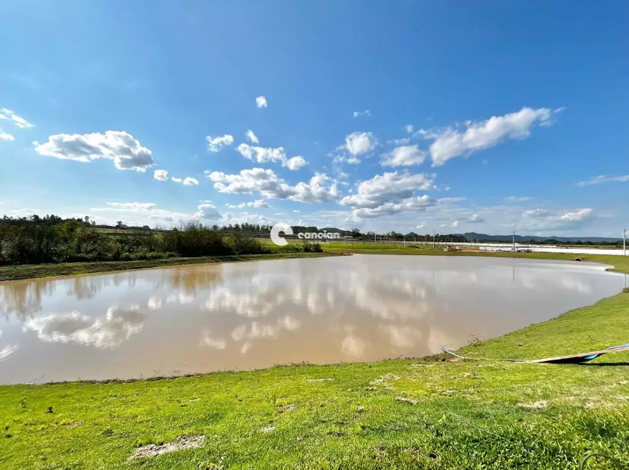 Terreno em condomínio à venda no Tomazetti: 