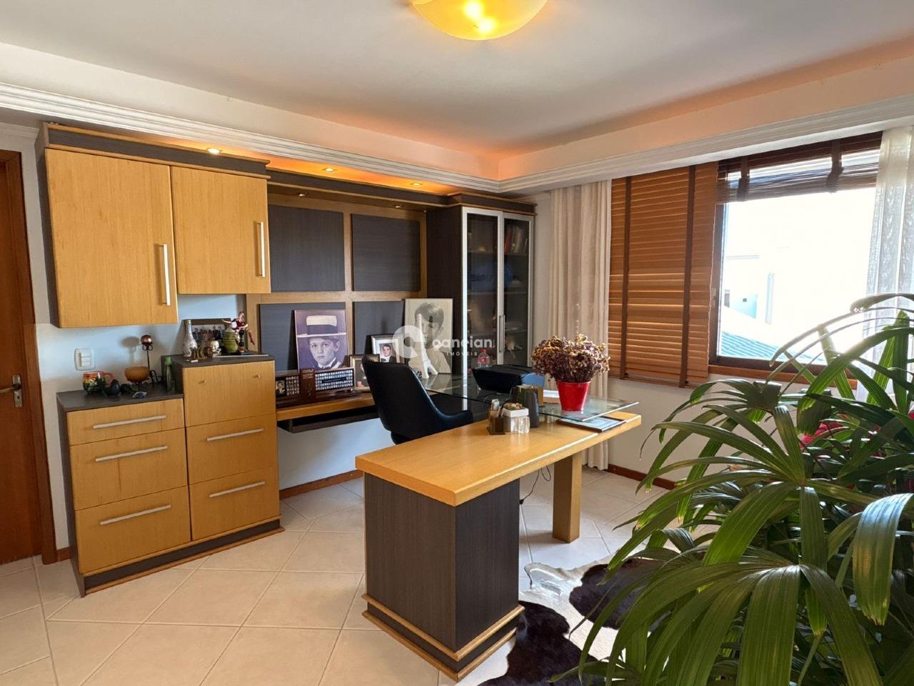 Casa de Condomínio à venda no São José: 