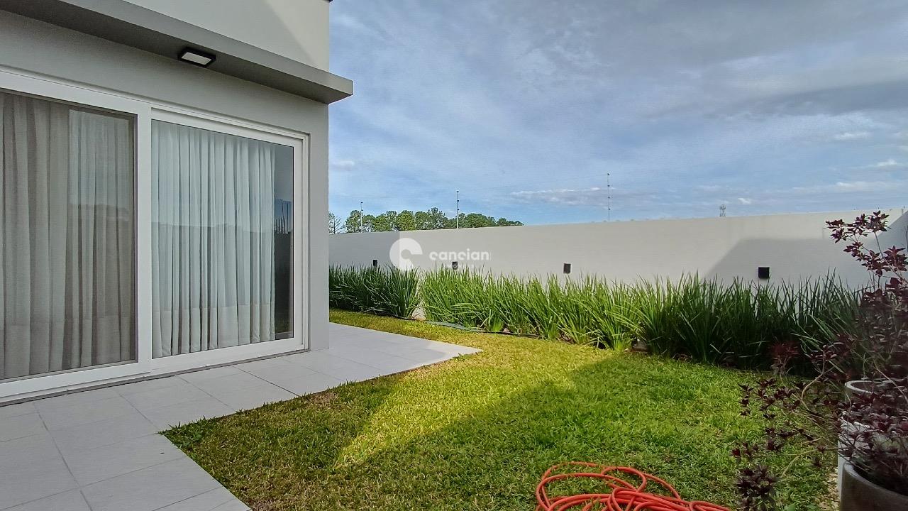 Casa de Condomínio à venda no Tomazetti: 