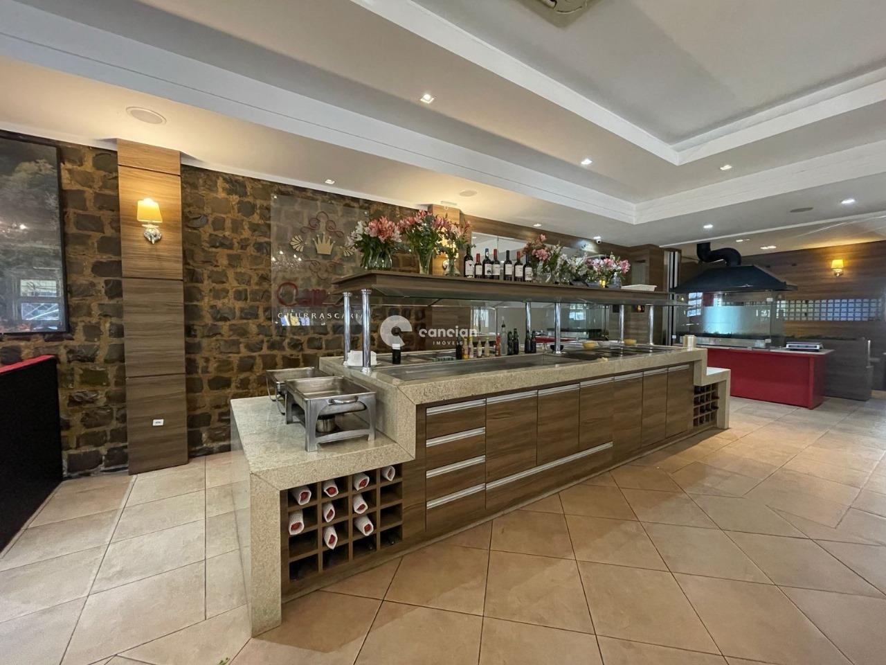 Casa Comercial à venda no Camobi: 