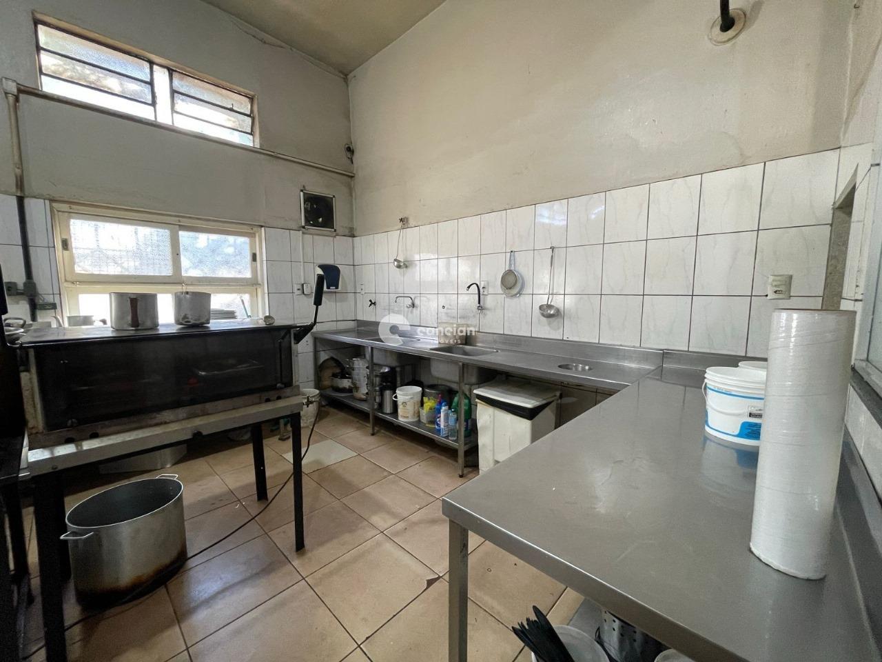 Casa Comercial à venda no Camobi: 