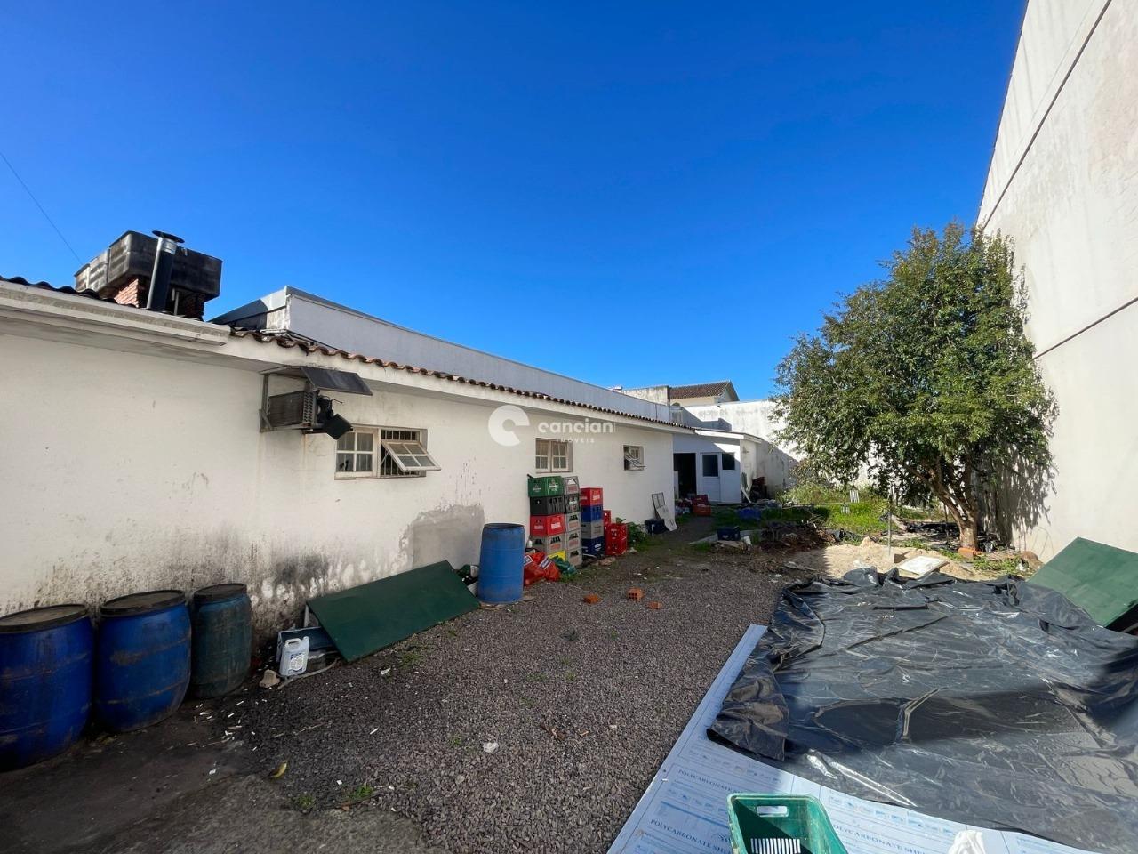 Casa Comercial à venda no Camobi: 