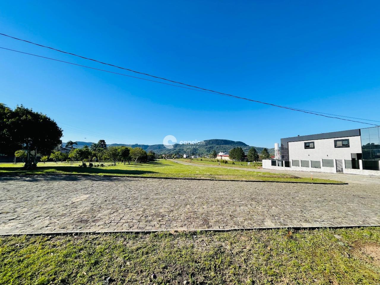 Terreno à venda no Camobi: 