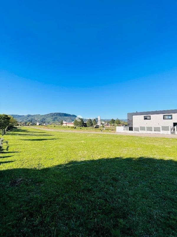 Terreno à venda no Camobi: 