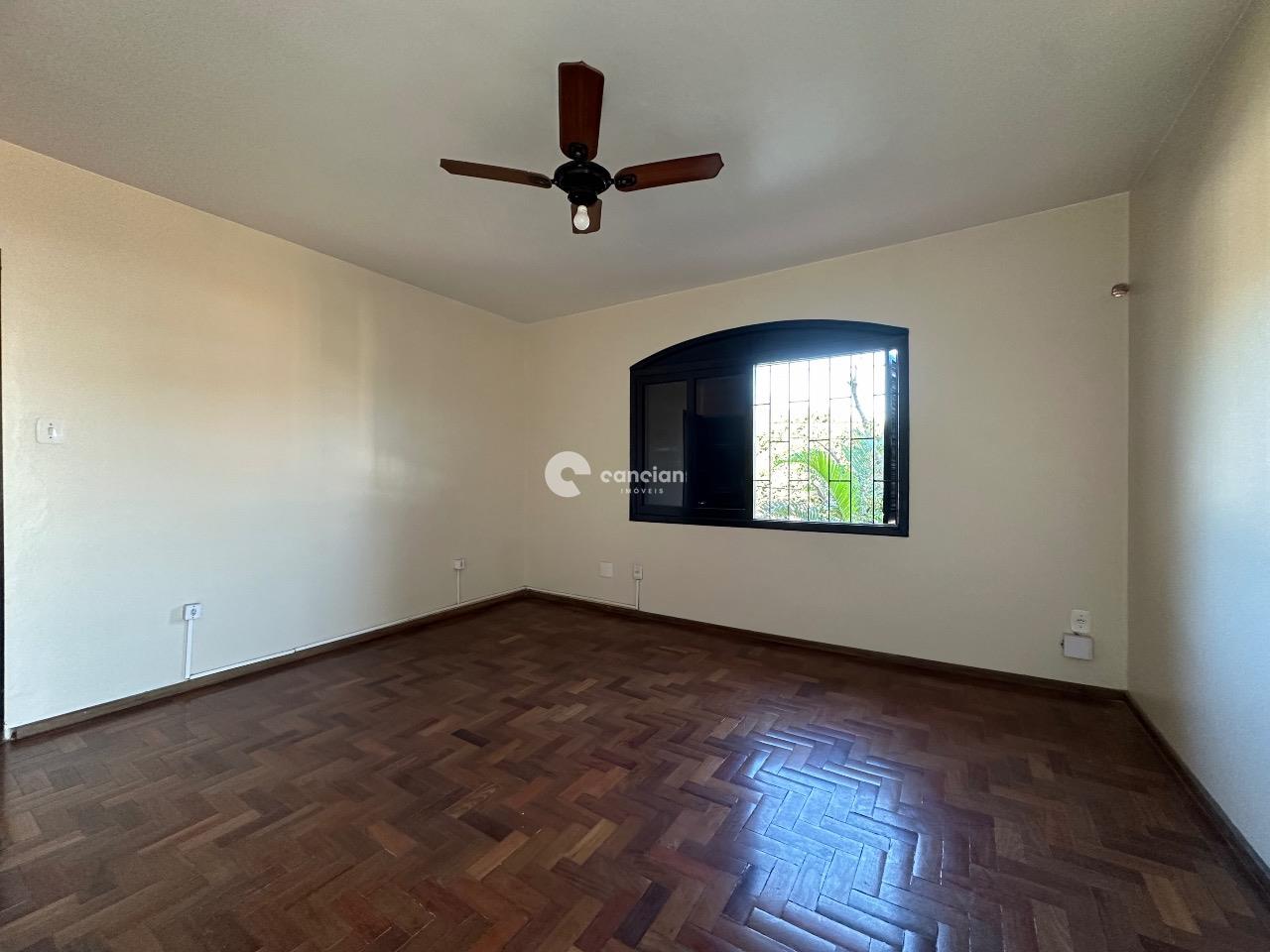 Casa à venda no Juscelino Kubitschek: 