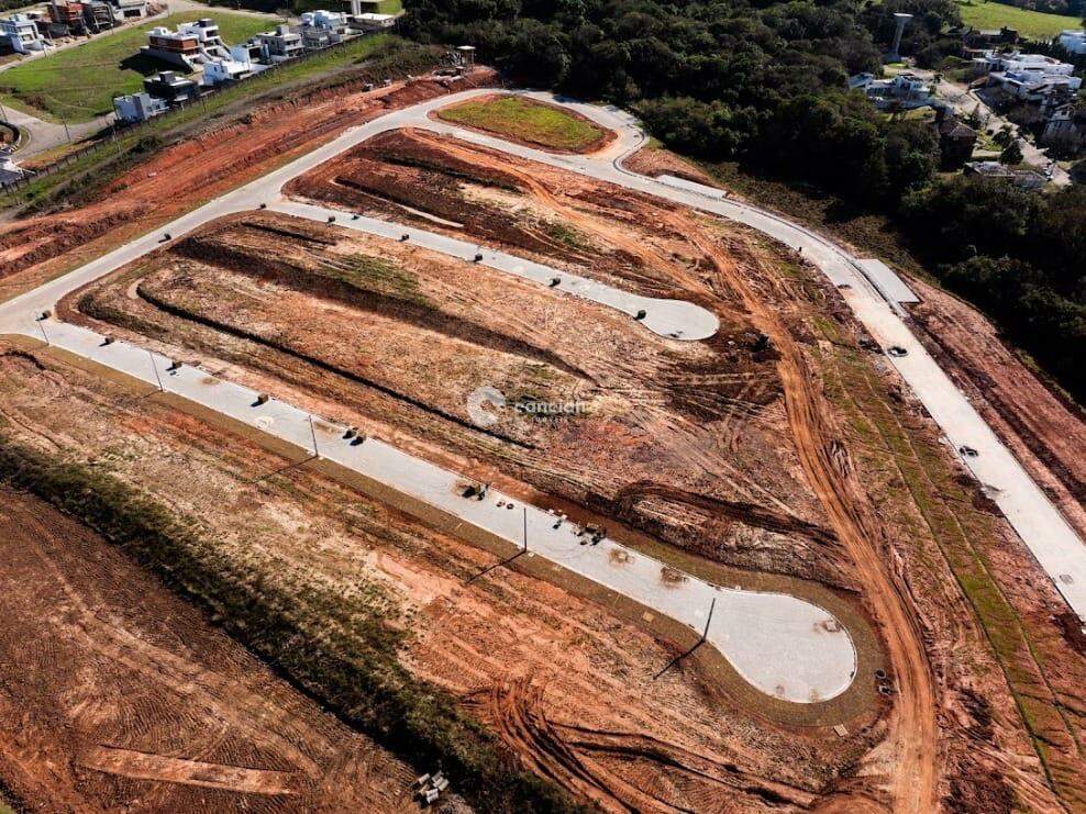 Terreno em condomínio à venda no Tomazetti: 