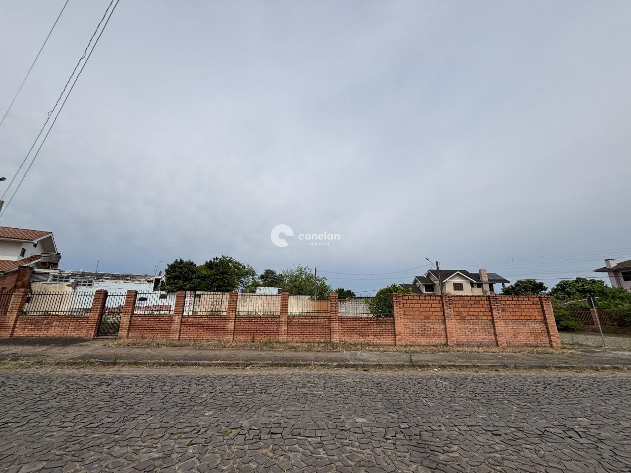 Terreno à venda no Camobi: 