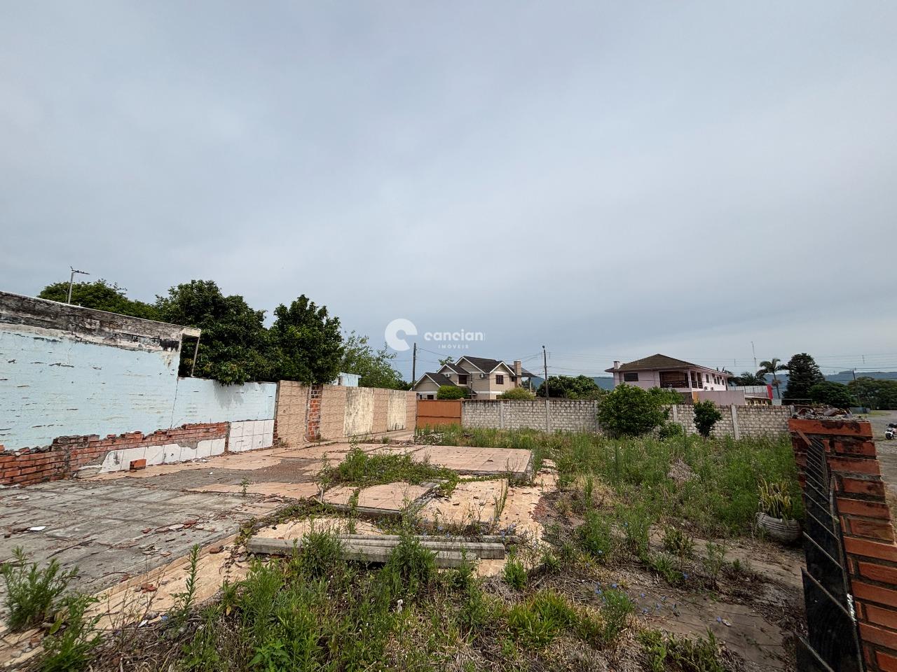 Terreno à venda no Camobi: 