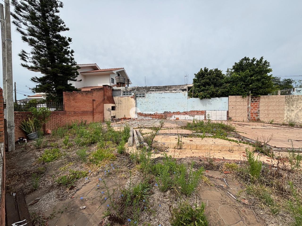 Terreno à venda no Camobi: 