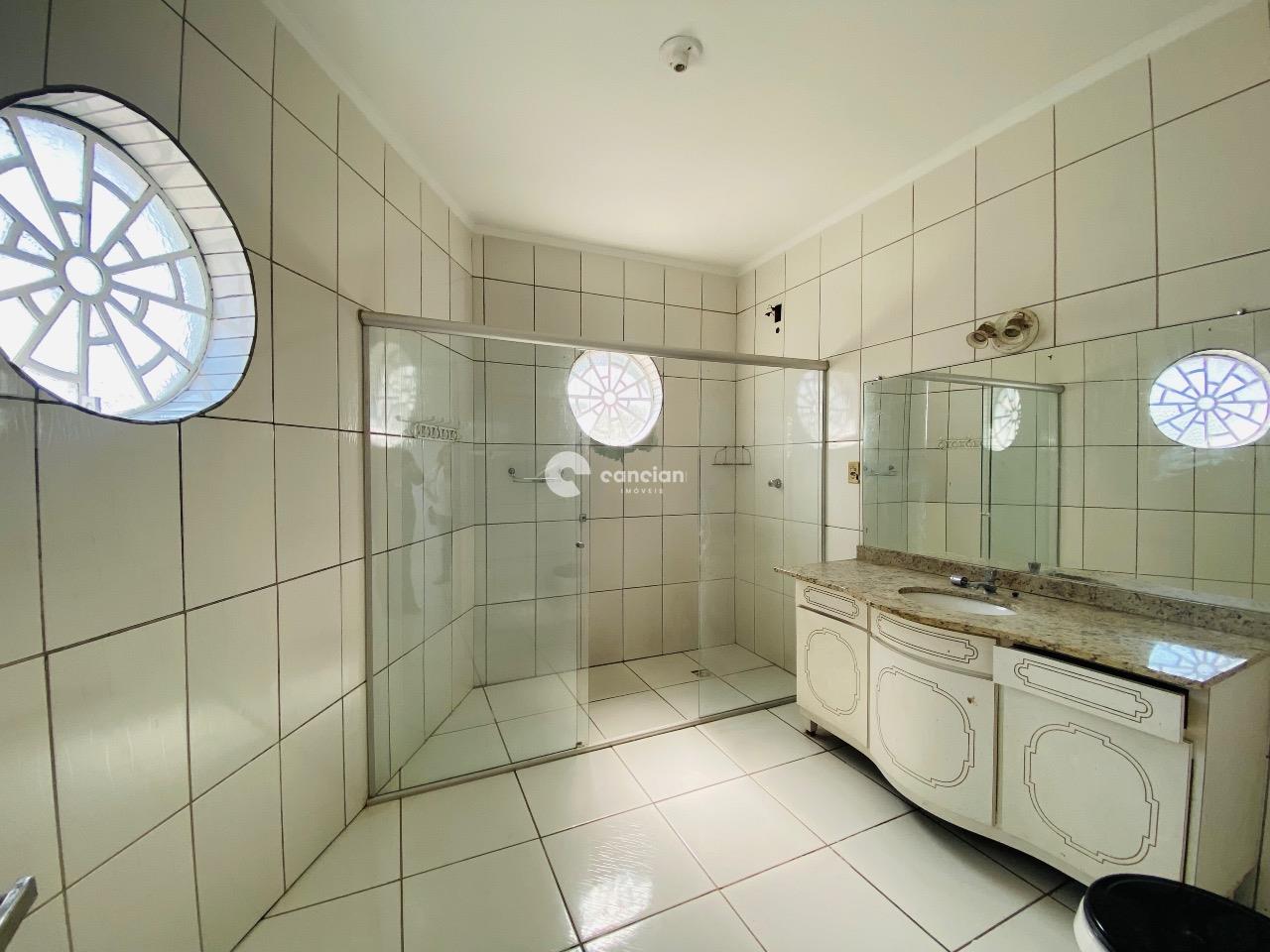 Casa à venda no Centro: 