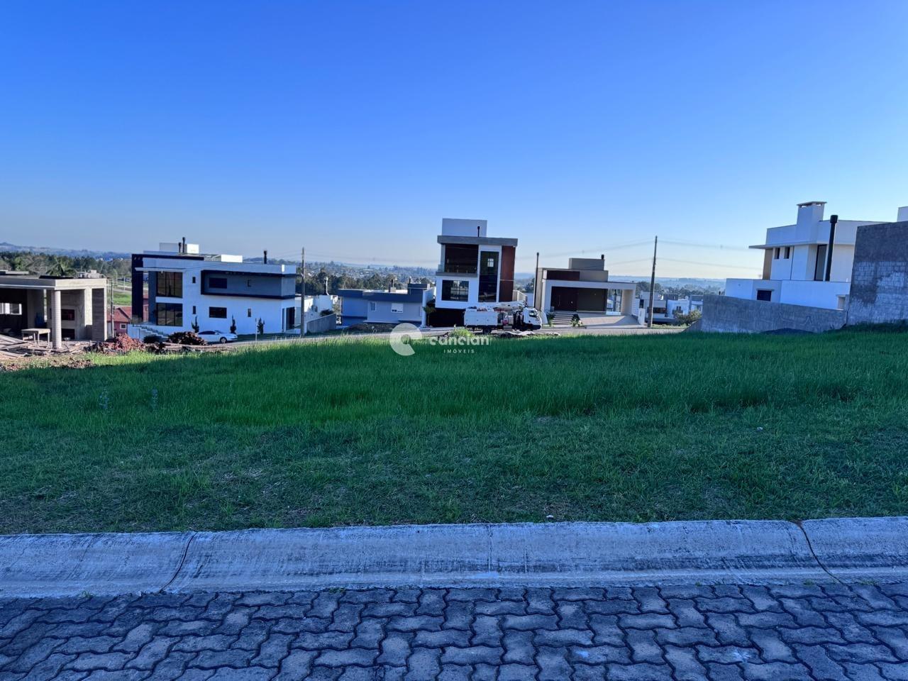 Terreno em condomínio à venda no Tomazetti: 