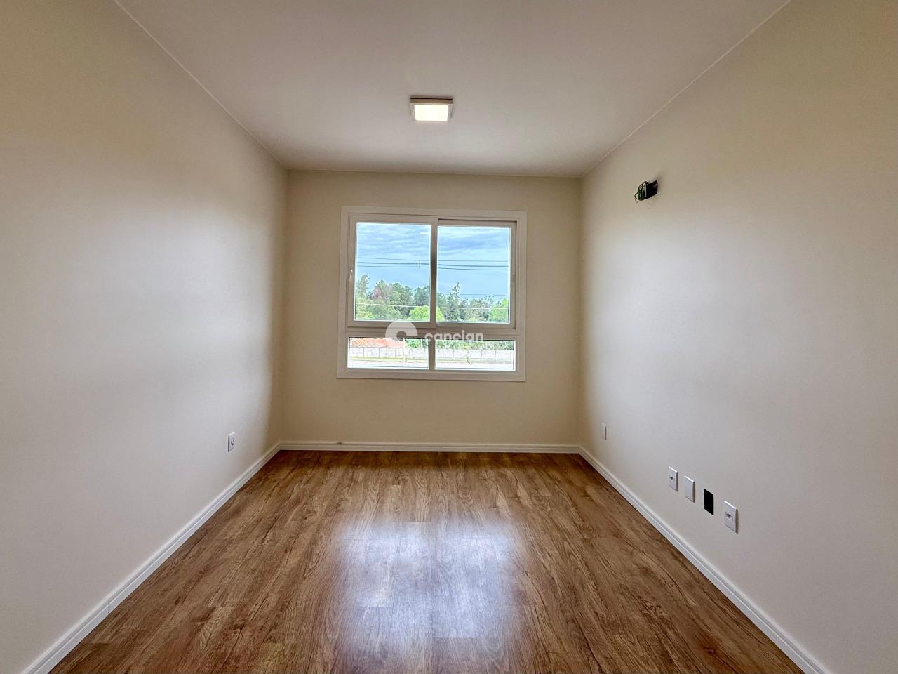 Casa de Condomínio para aluguel no Tomazetti: 