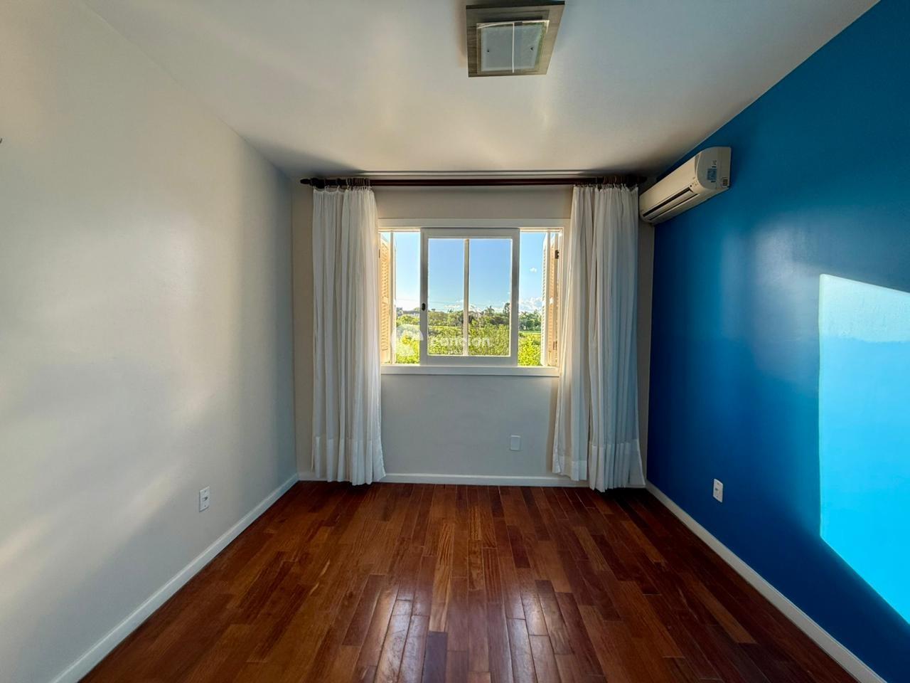 Casa de Condomínio à venda no Camobi: 