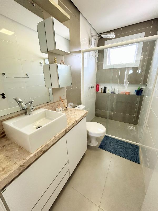 Sobrado à venda no Tomazetti: 