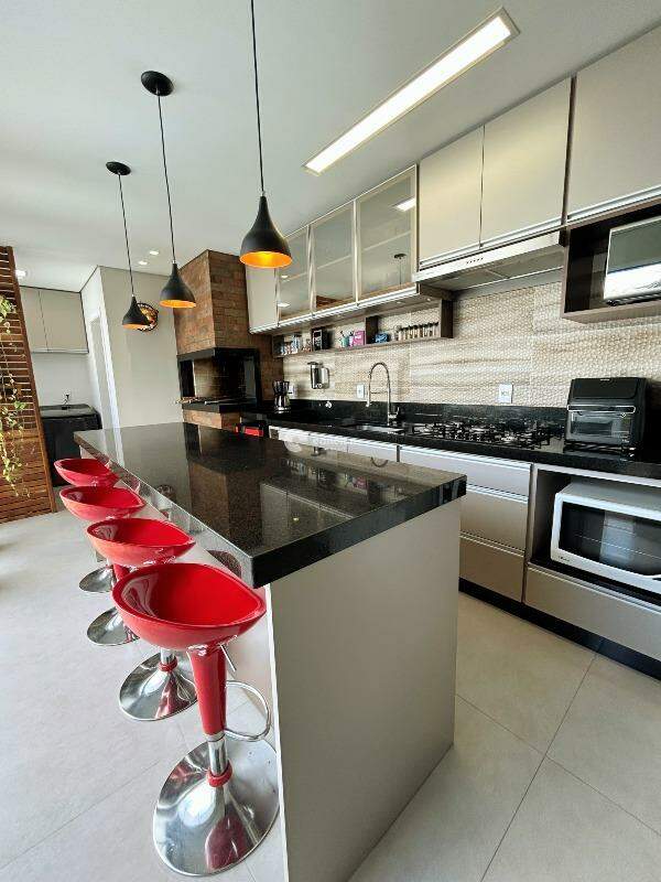 Sobrado à venda no Tomazetti: 