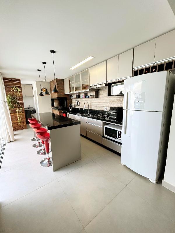 Sobrado à venda no Tomazetti: 