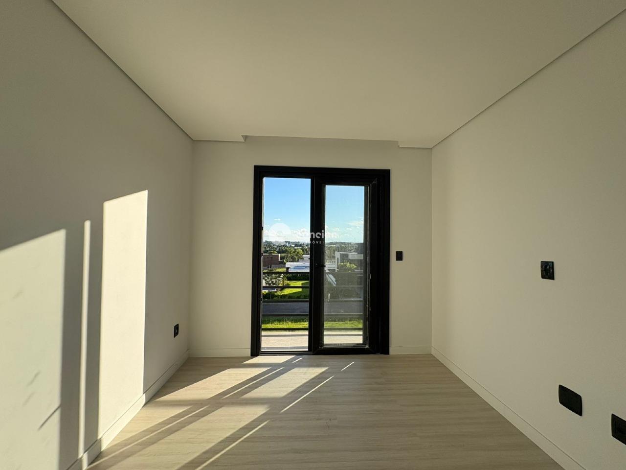 Casa de Condomínio à venda no Tomazetti: 