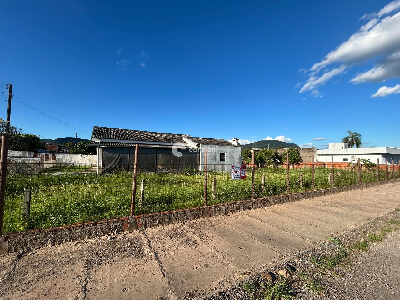 Terreno à venda no Pé de Plátano: 