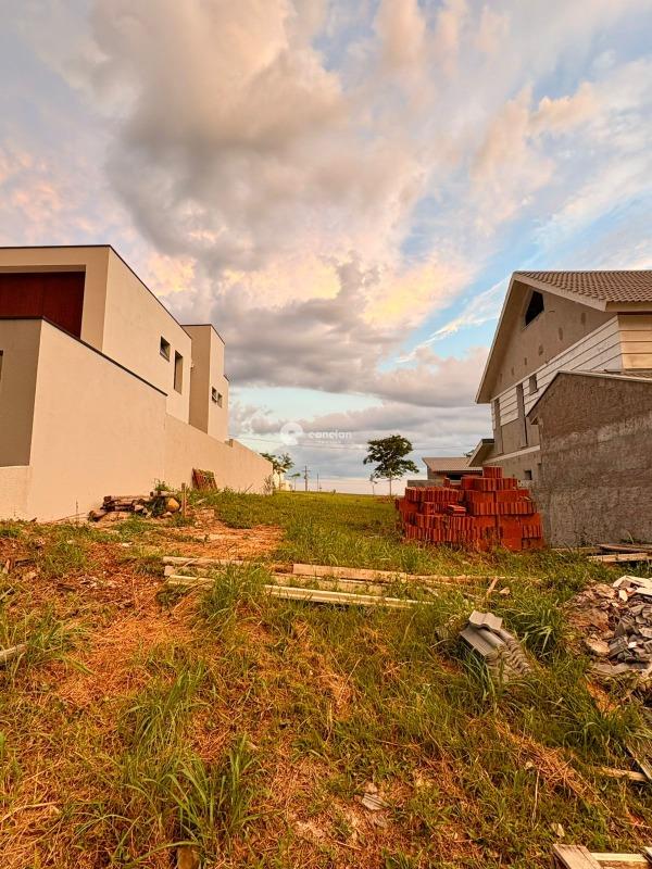 Terreno em condomínio à venda no Tomazetti: 