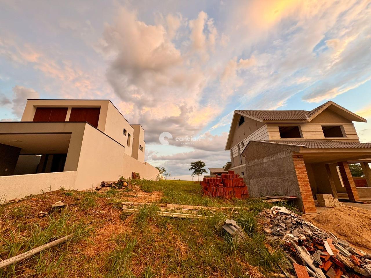 Terreno em condomínio à venda no Tomazetti: 