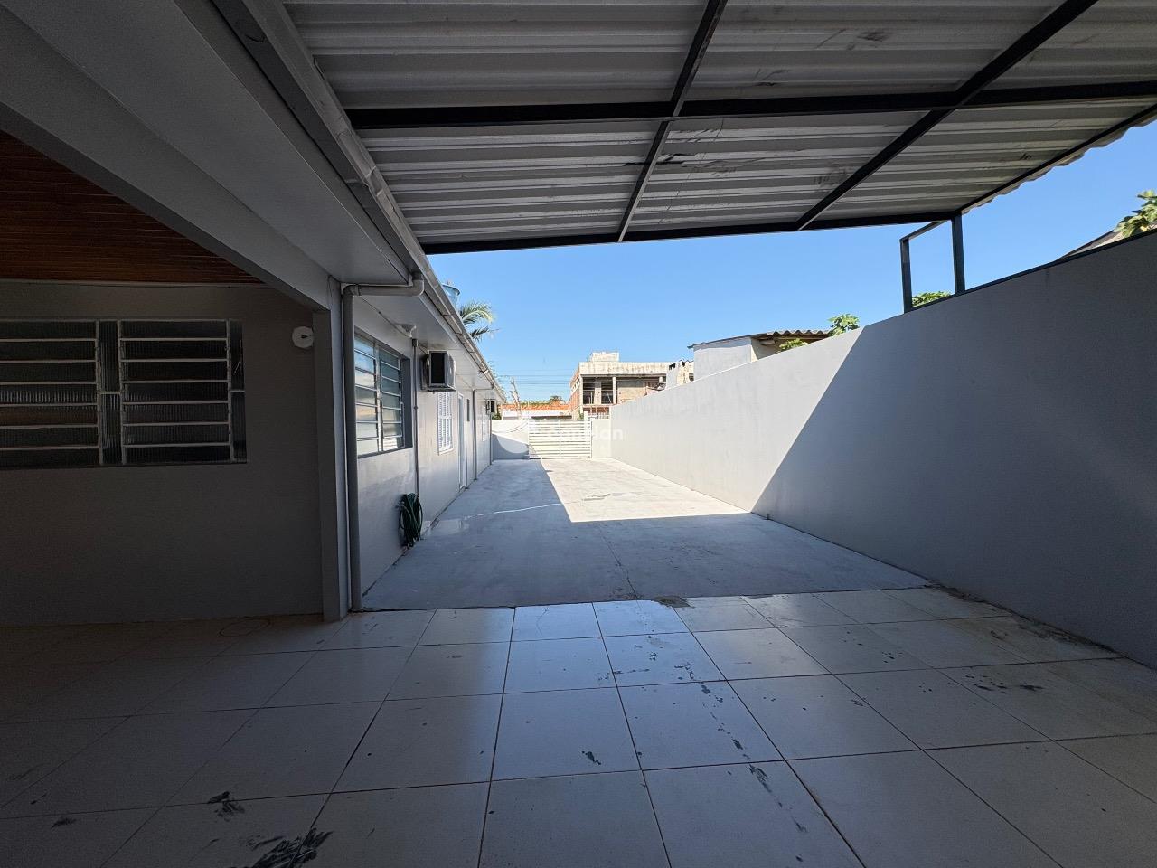 Casa à venda no Urlândia: Area coberta para carros