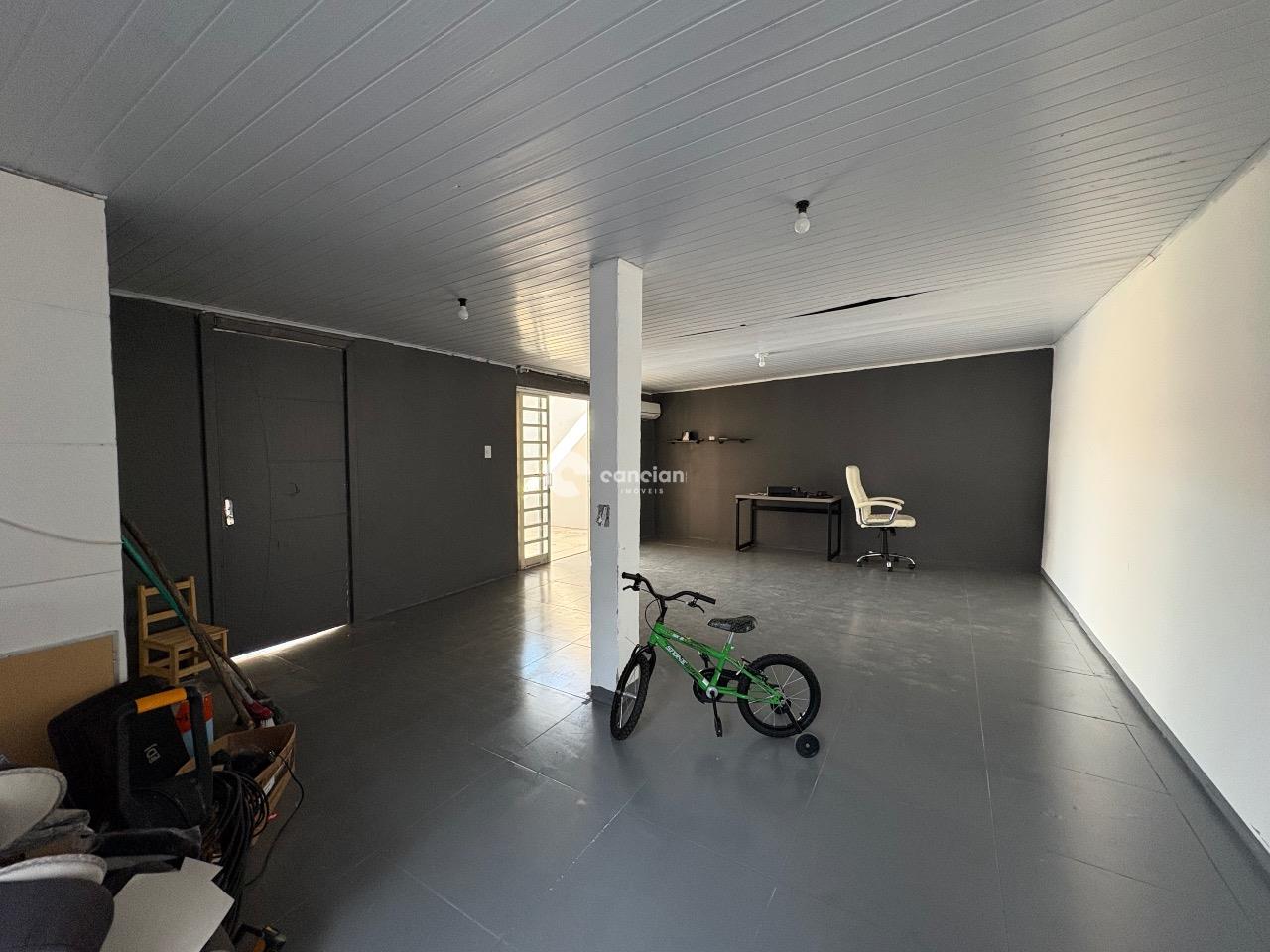 Casa à venda no Urlândia: Construção fundos