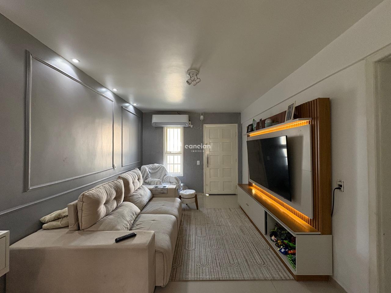 Casa à venda no Urlândia: Sala de estar / Porta da frente