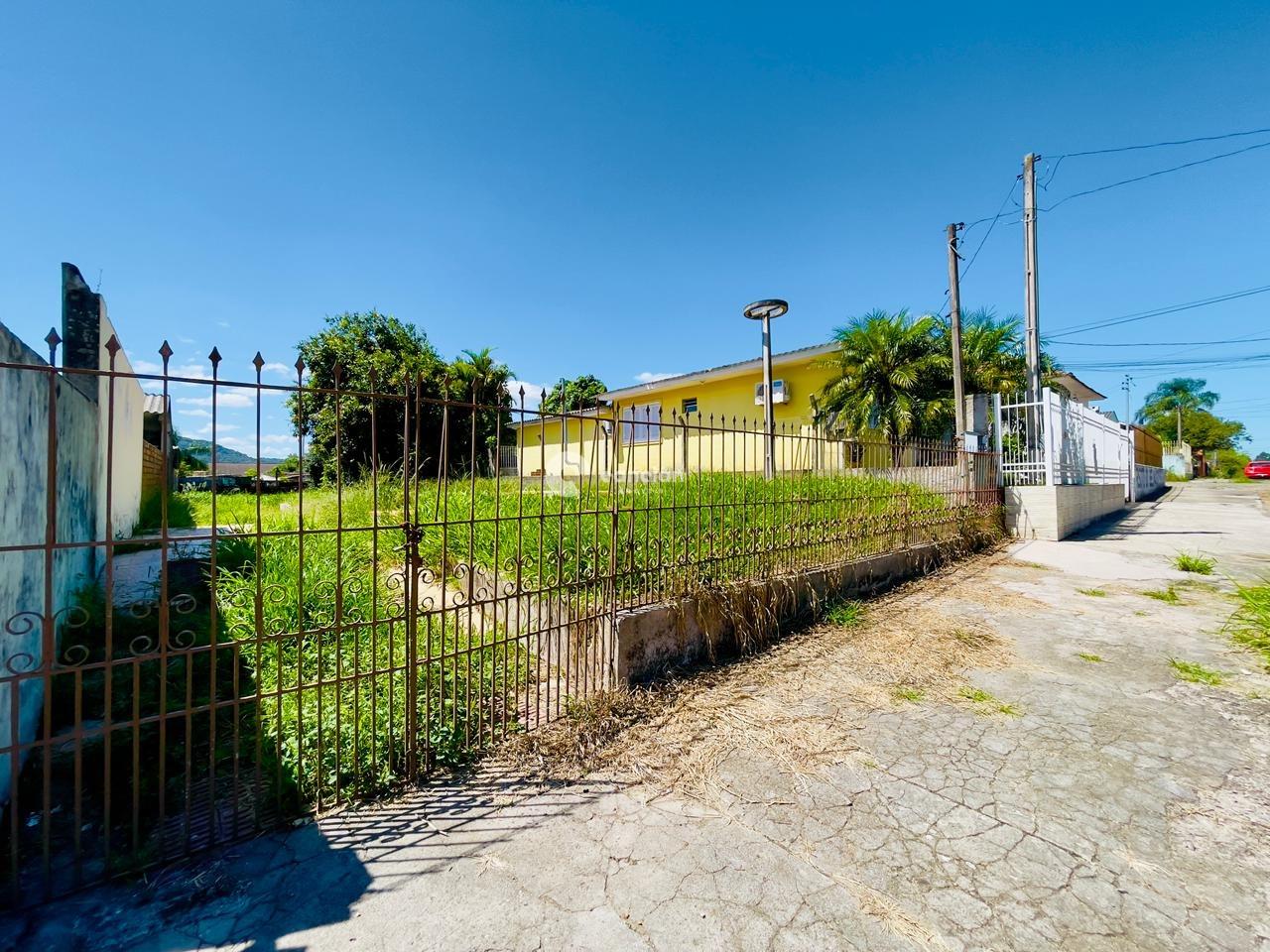 Terreno à venda no Camobi: 