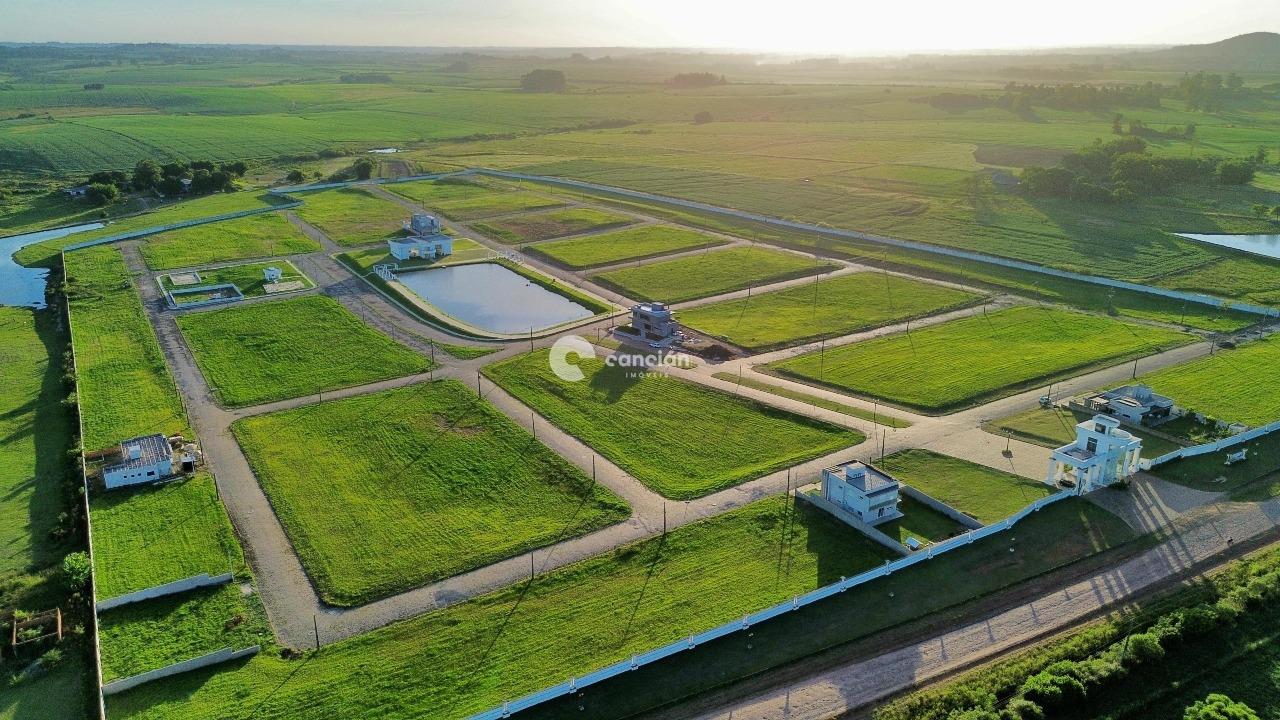 Terreno à venda no Camobi: 