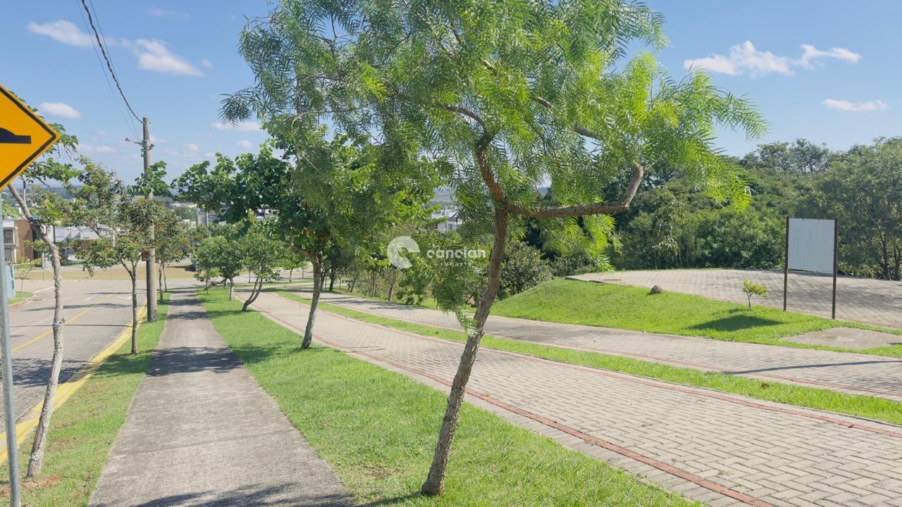 Terreno em condomínio à venda no Tomazetti: 