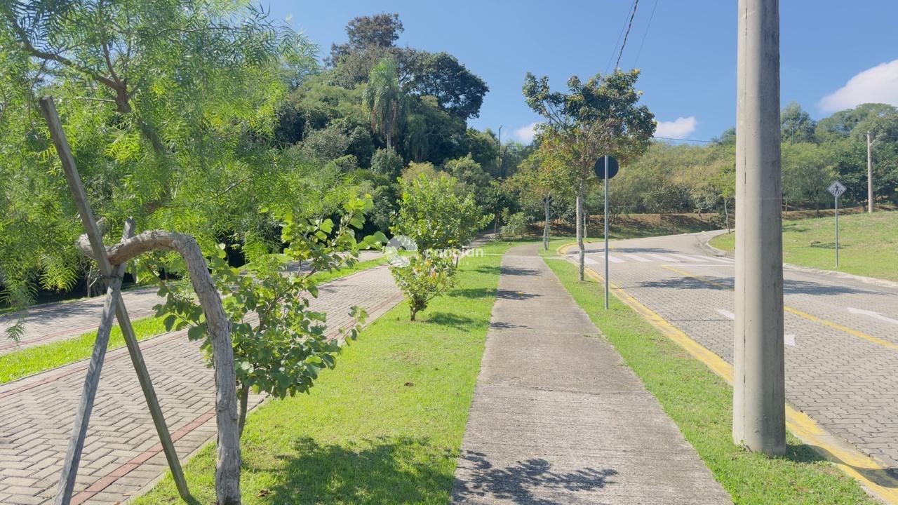 Terreno em condomínio à venda no Tomazetti: 
