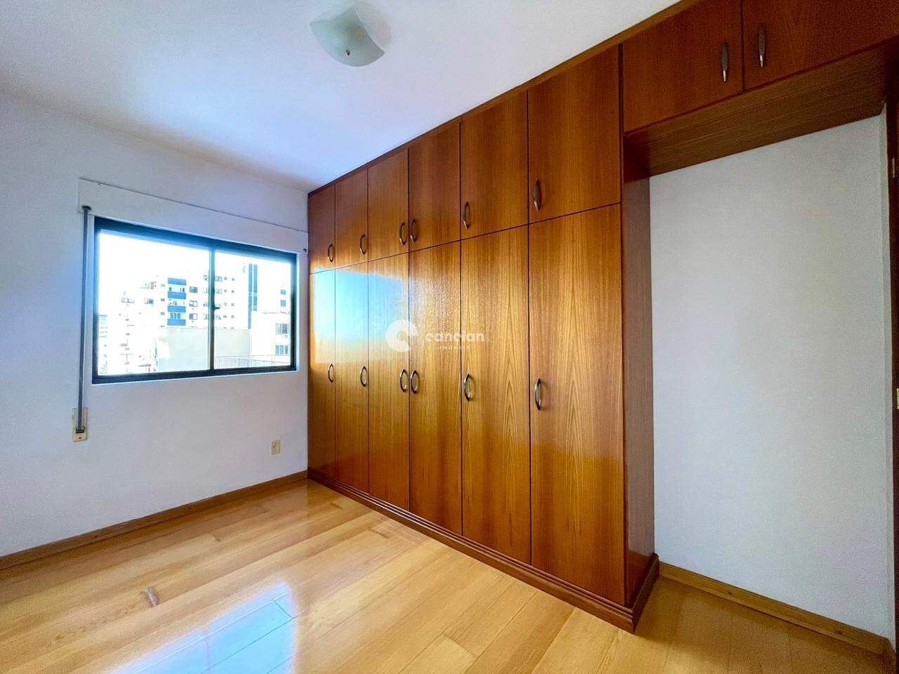 Apartamento para aluguel no Centro: 