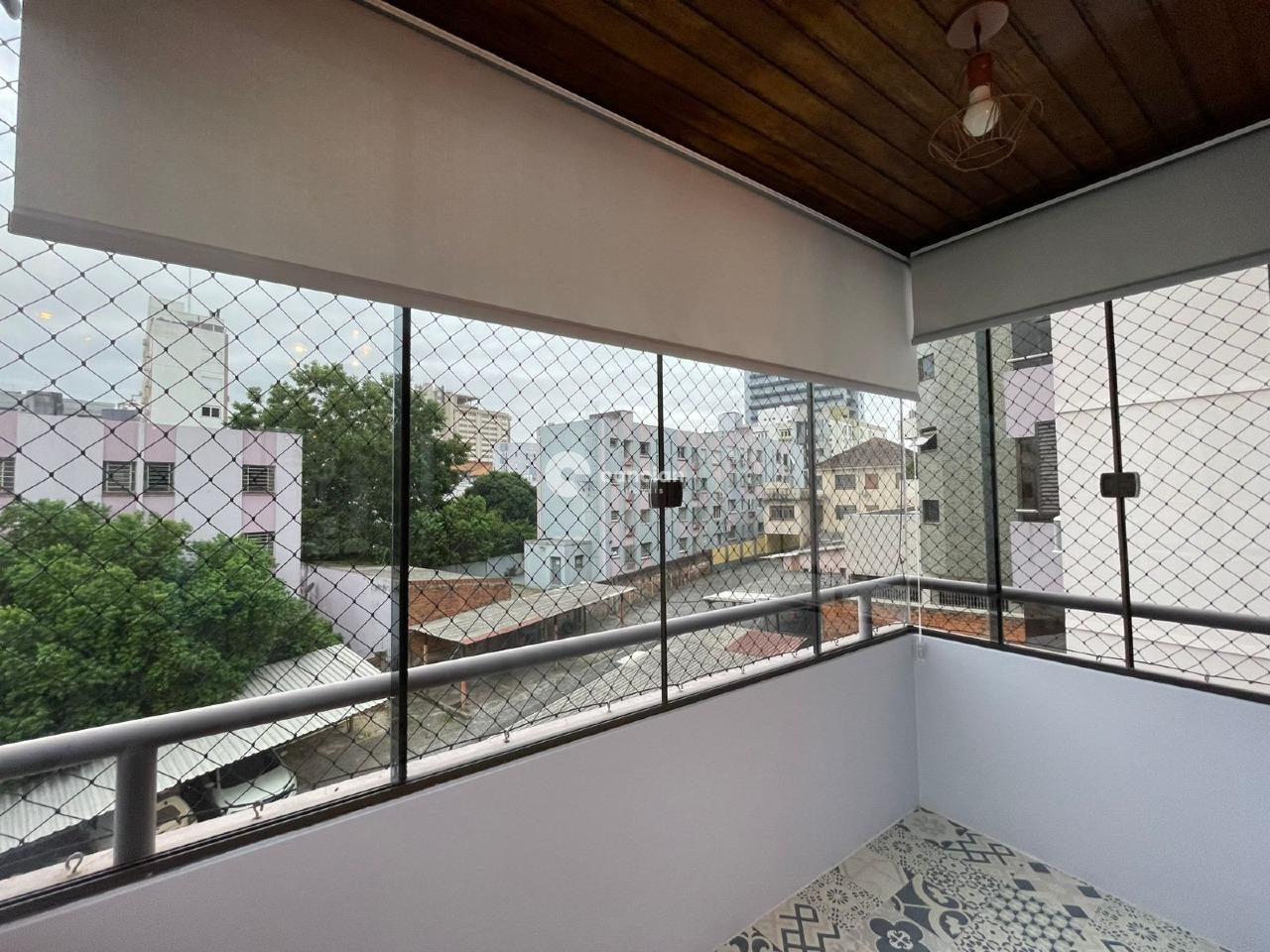 Apartamento à venda no Centro: sacada suíte leste