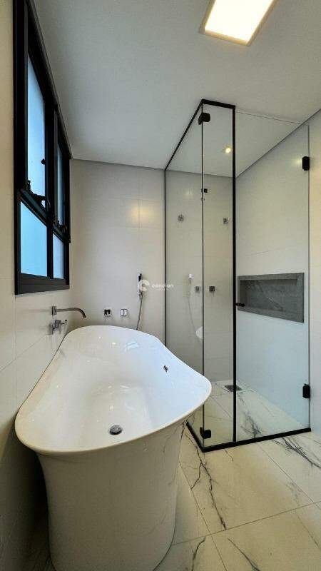 Casa de Condomínio para aluguel no Tomazetti: 