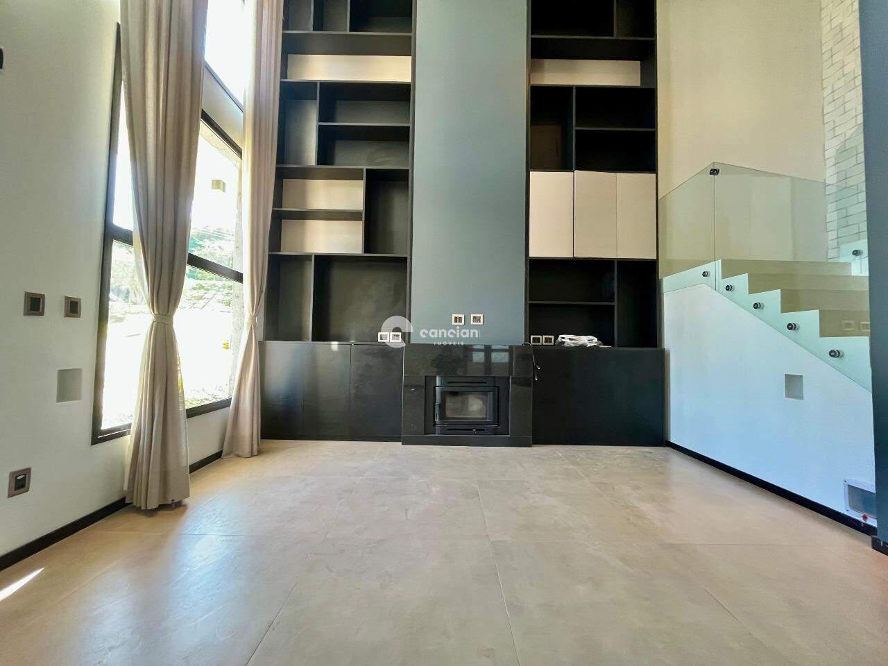 Casa de Condomínio para aluguel no Tomazetti: 