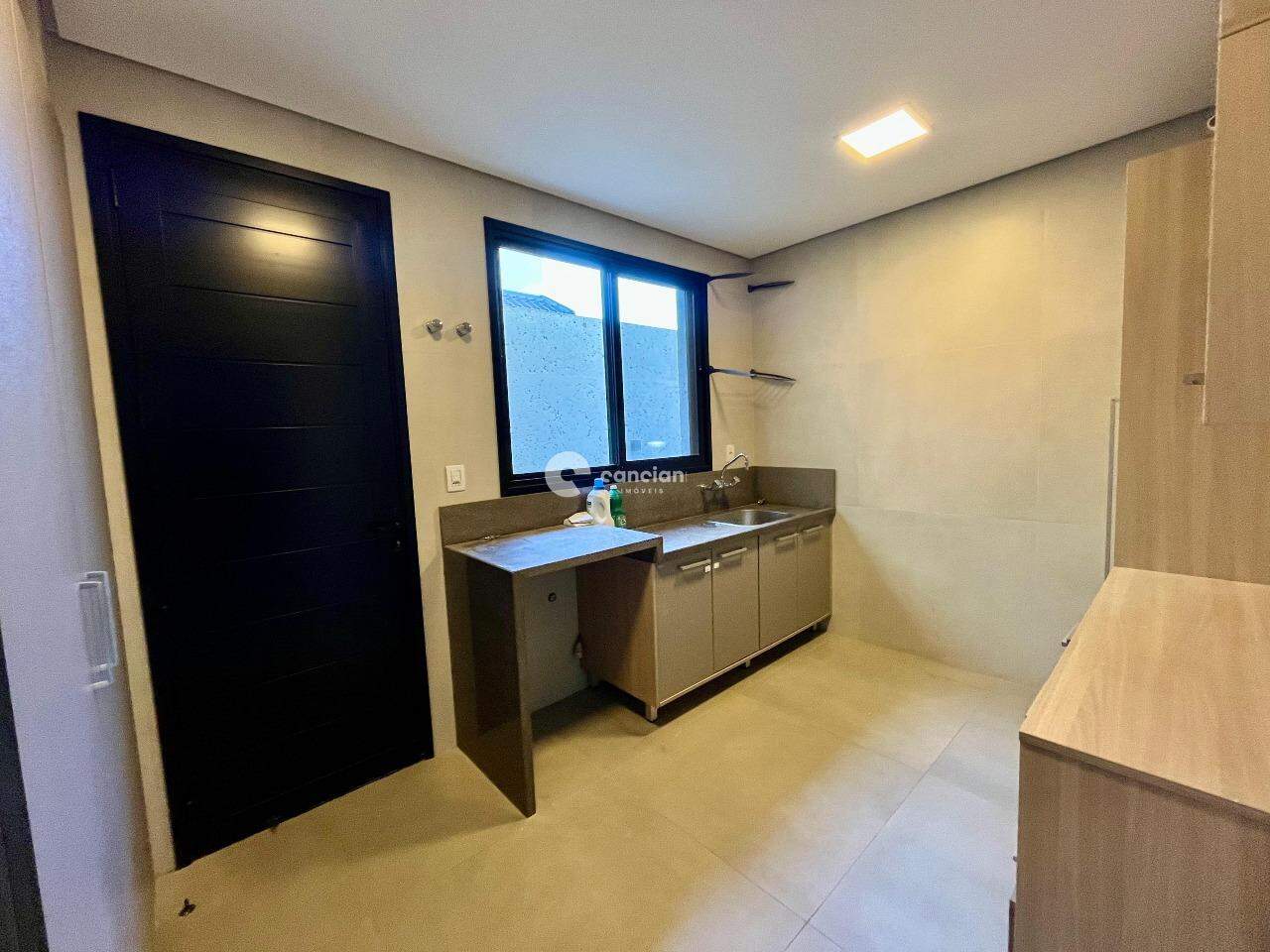 Casa de Condomínio para aluguel no Tomazetti: 