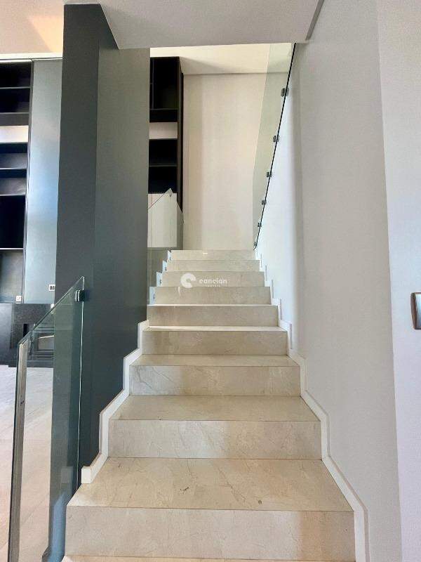 Casa de Condomínio para aluguel no Tomazetti: 