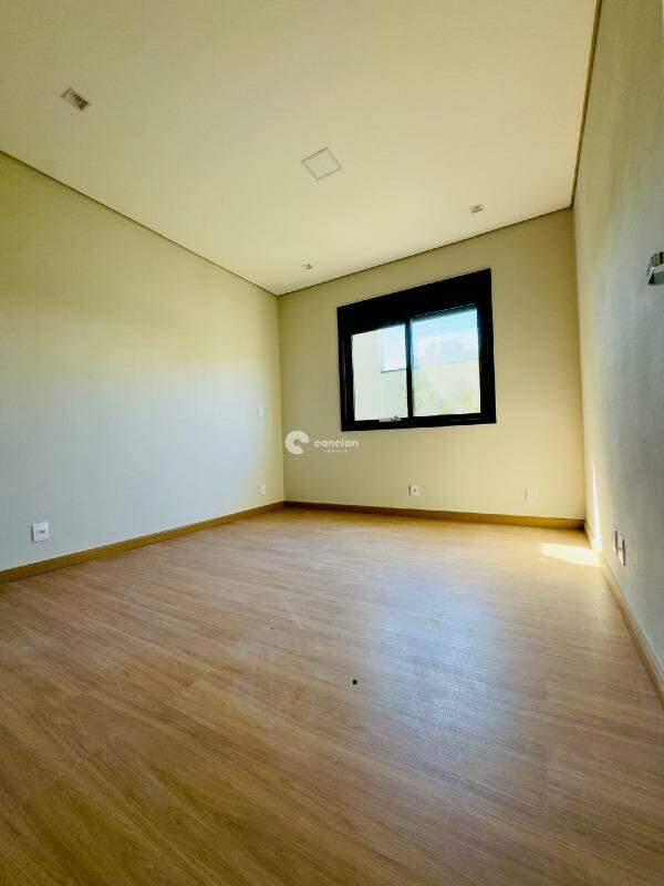 Casa de Condomínio à venda no Camobi: 